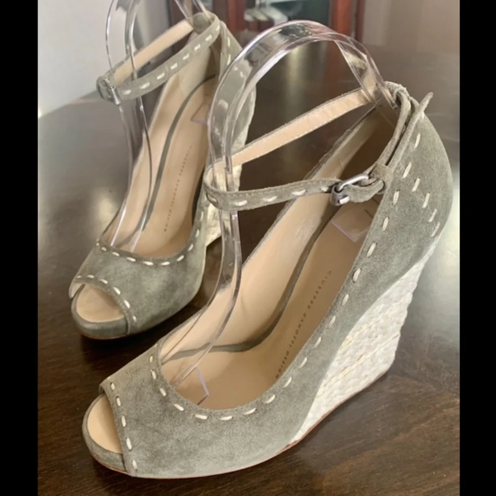 💫HP‼️💫 GIUSEPPE ZANOTTI Wedges in Grayish-Sage Color, Size 38.5 (US 8.5) - Picture 1 of 11